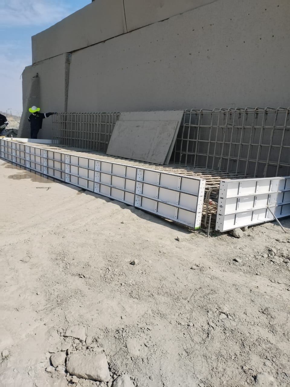 EZForms panels bolted into a long foundation shutter on site