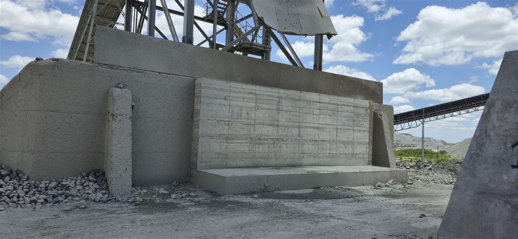 Completed retaining wall cast with EZForms panels